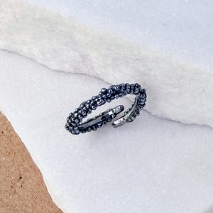 Dots ring in oxidized silver