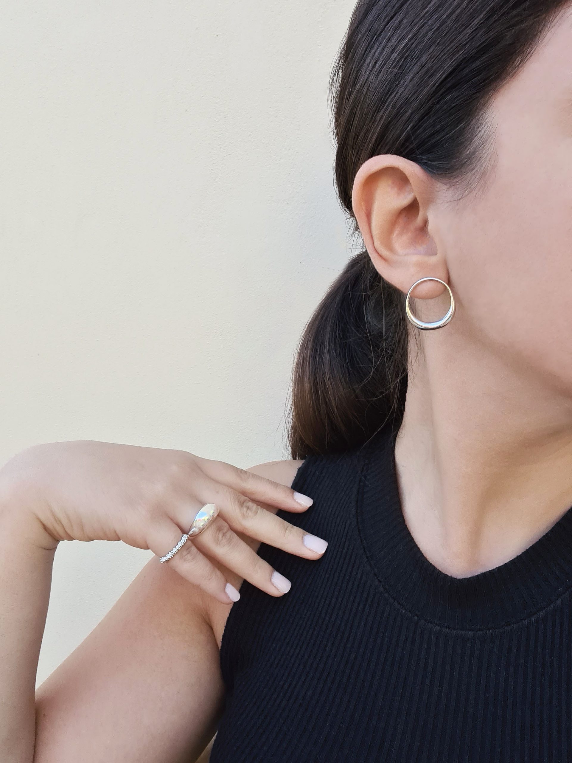 Curve hoops in silver