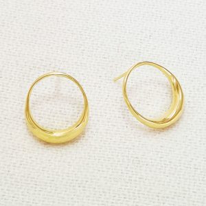 curve earrings in gold