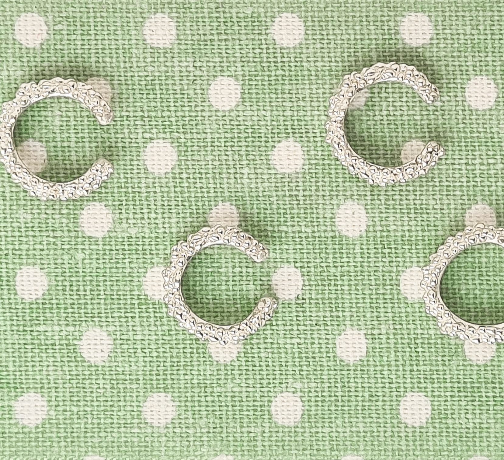 Dots ear cuff