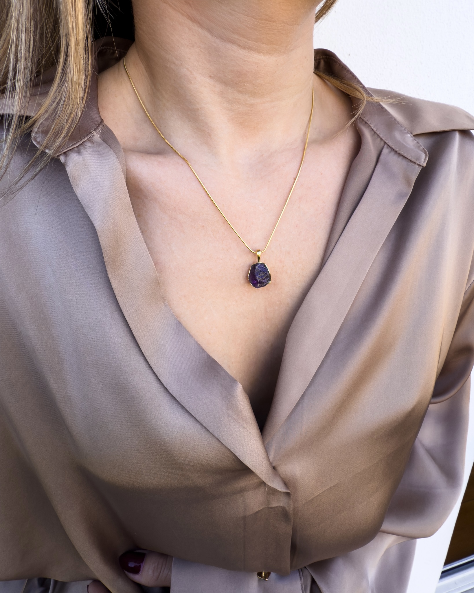 Roi necklace with raw amethyst, gold plated - Image 2